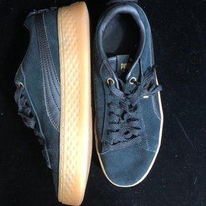 Black Suede Puma Sneakers with Gum Sole, Women's 7